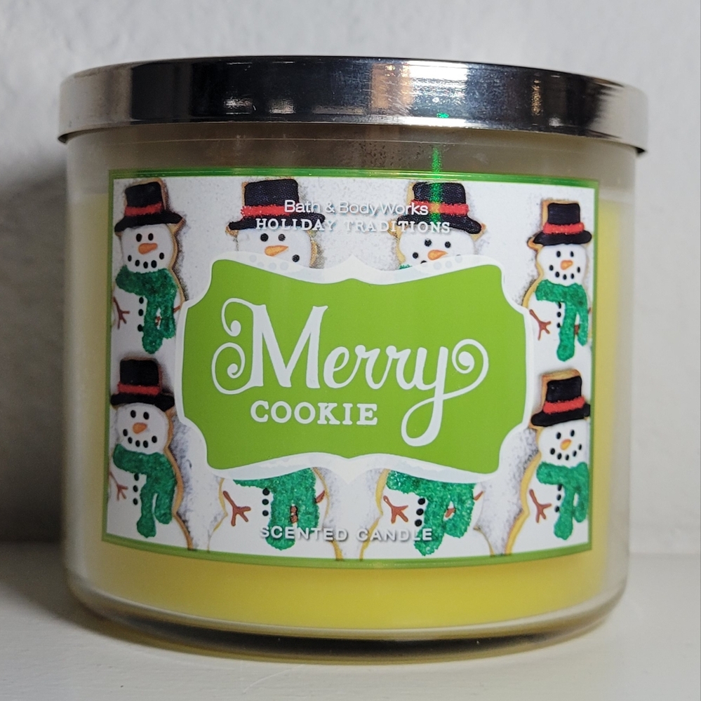 Bath & Body Works Merry Cookie Scented Candle - White and Green